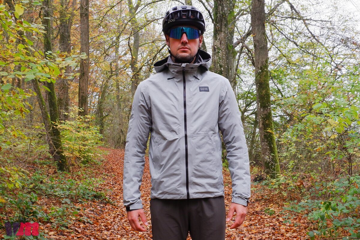 GoreWear Endure Gore Tex rain jacket in the test Velomotion