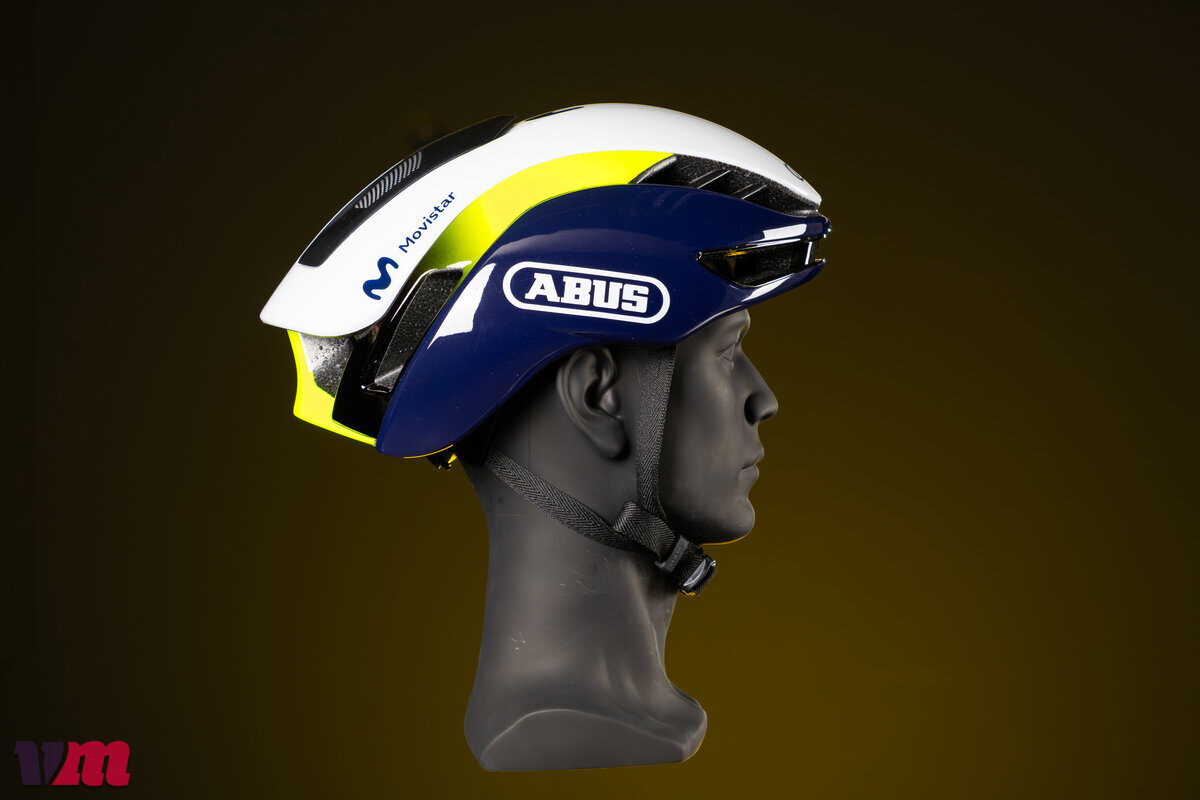 Alle-Teamhelme-der-Tour-de-France-Der-Helm-vom-Team-Movistar-und-Alpecin-Deceuninck-Abus-Gamechanger-2-0