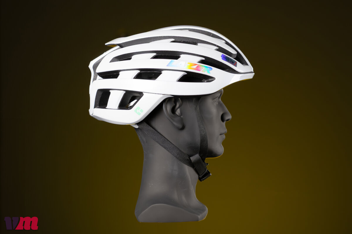 Alle-Teamhelme-der-Tour-de-France-Der-Helm-von-Picnic-PostNL-Lazer-Z1-Kineticore