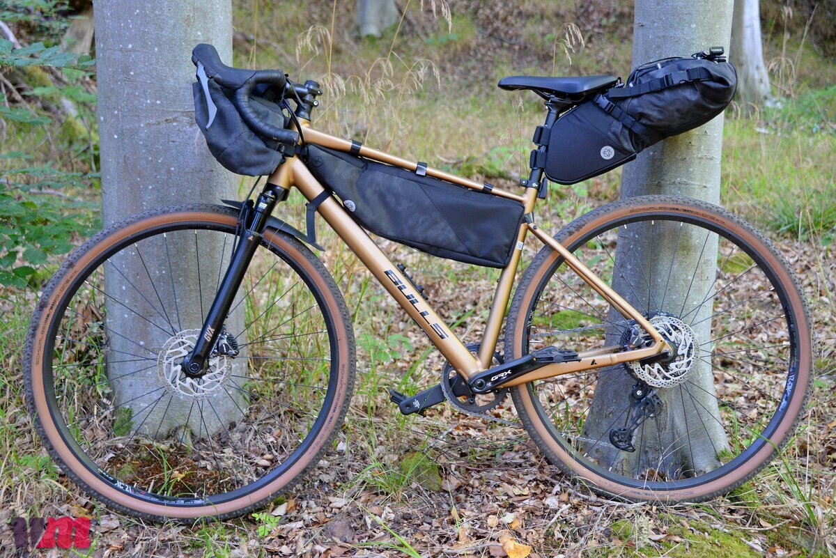 Stylische-und-durchdachte-Taschen-Bikepackingtaschen-von-AGU