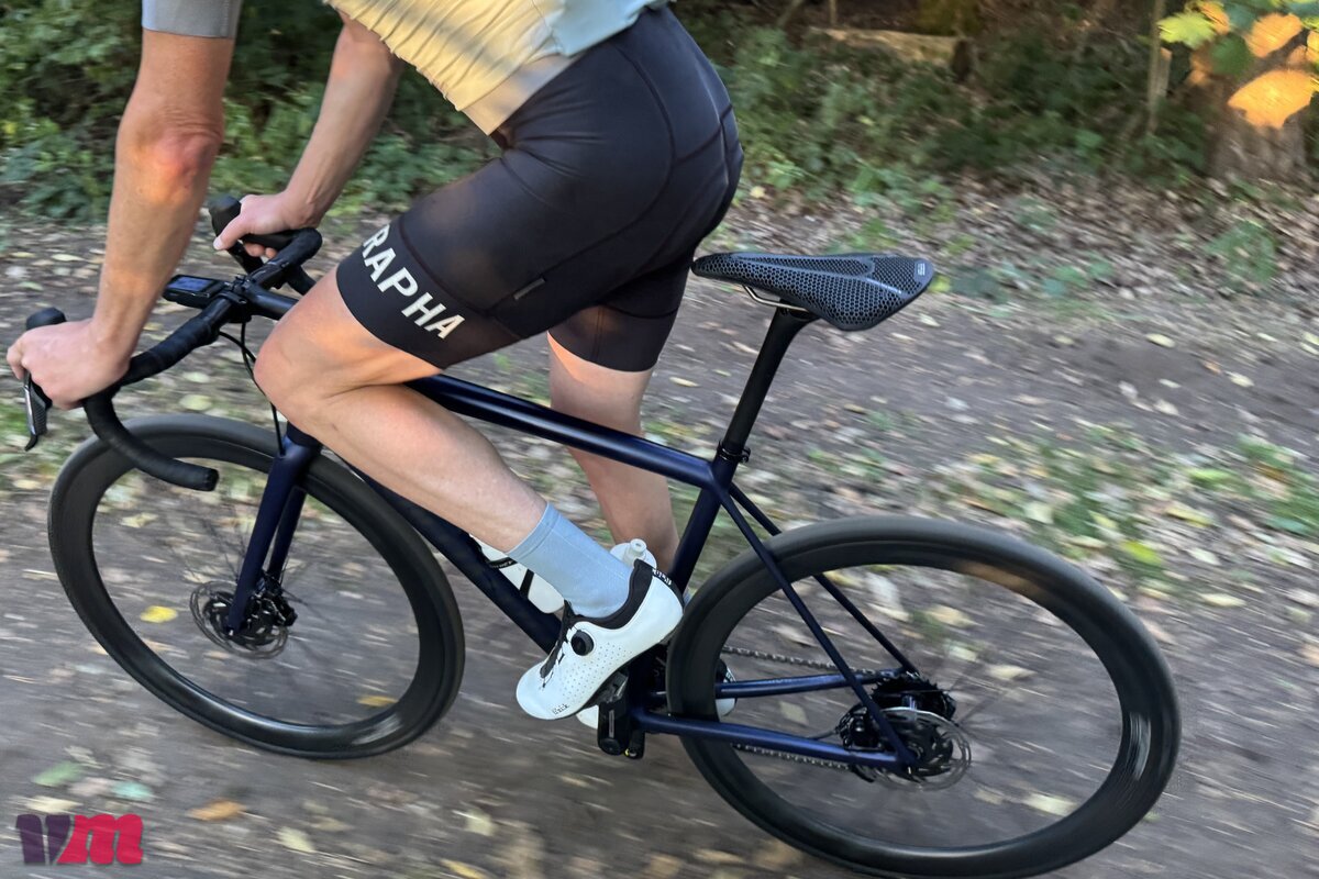 Ausgewogener-3D-Sattel-zum-interessanten-Preis-Fizik-Vento-Argo-Adaptive