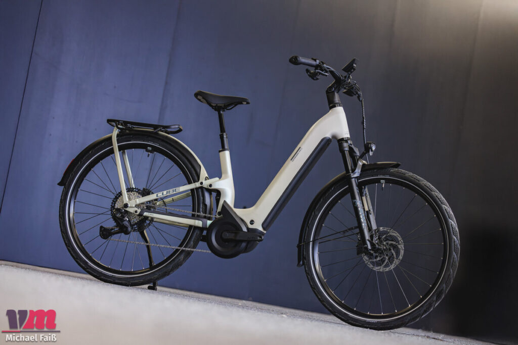 Cube Kathmandu Hybrid One11