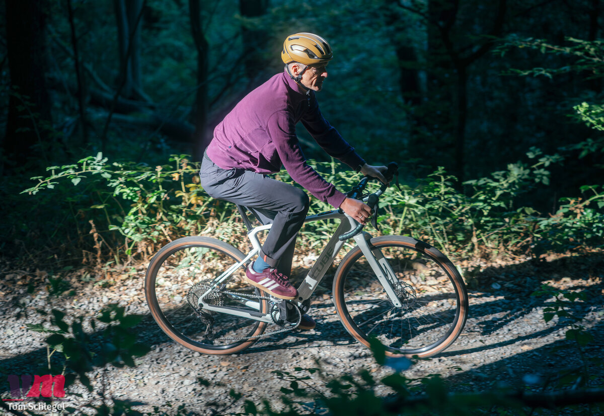 Spritziges-E-Gravelbike-jetzt-noch-st-rker-Cube-Nuroad-Hybrid-C-62-Race-400X