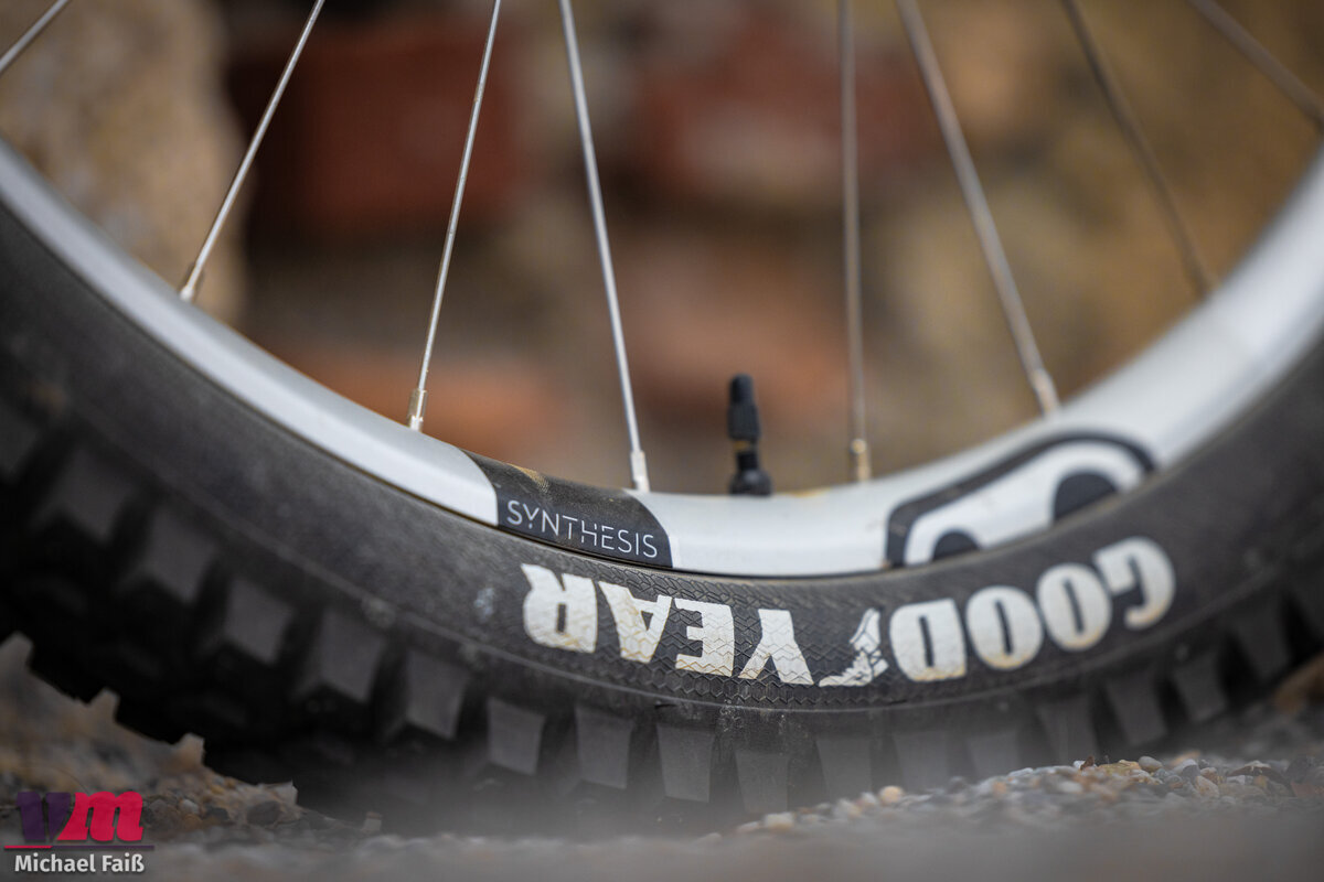 Crankbrothers-Synthesis-Alloy-2-0-E-MTB-im-Test-Sorglos-Paket-f-r-harte-Eins-tze-