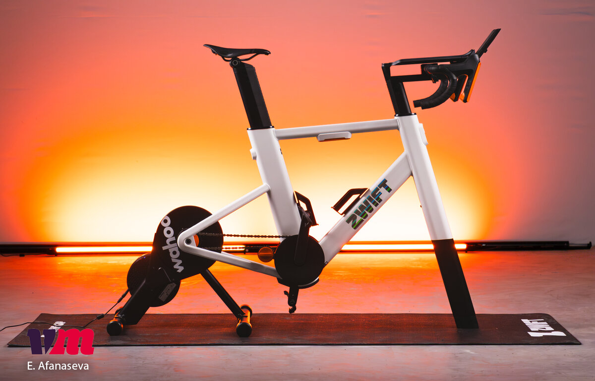 Einfach-virtuell-durch-Watopia-Zwift-Ride-mit-KICKR-CORE-2-im-Test