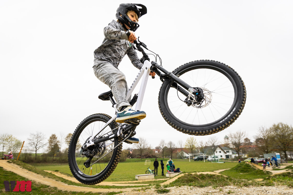 Commencal Clash 24