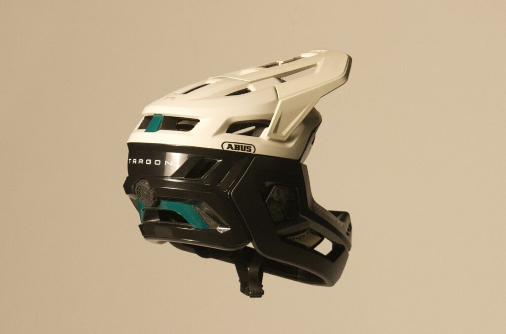 Fullface-Helm mit abnehmbarem Kinnbügel