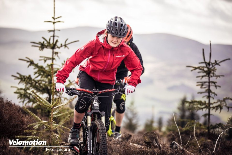 Katy Winton wears Endura SingleTrack Jacket