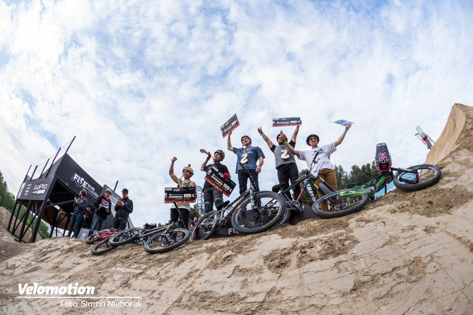 FISE2016_Podium_by_SimonNieborak