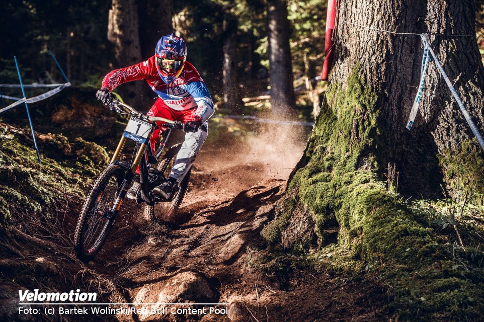 val-di-sole15_aaron-gwin_action_cbartek-wolinski_red-bull-content-pool