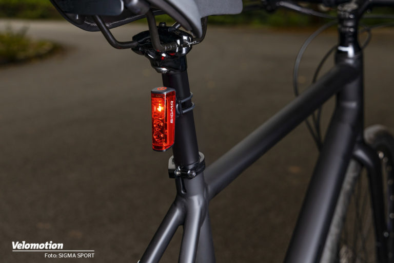 Feu Arrière Vélo SIGMA Feu Arrière De Vélo SIGMA HIRO 70 Homologué StVZO - COB, Feu Stop, Charge USB-C, Portée 500 M Feu Arrière Rechargeable USB-C