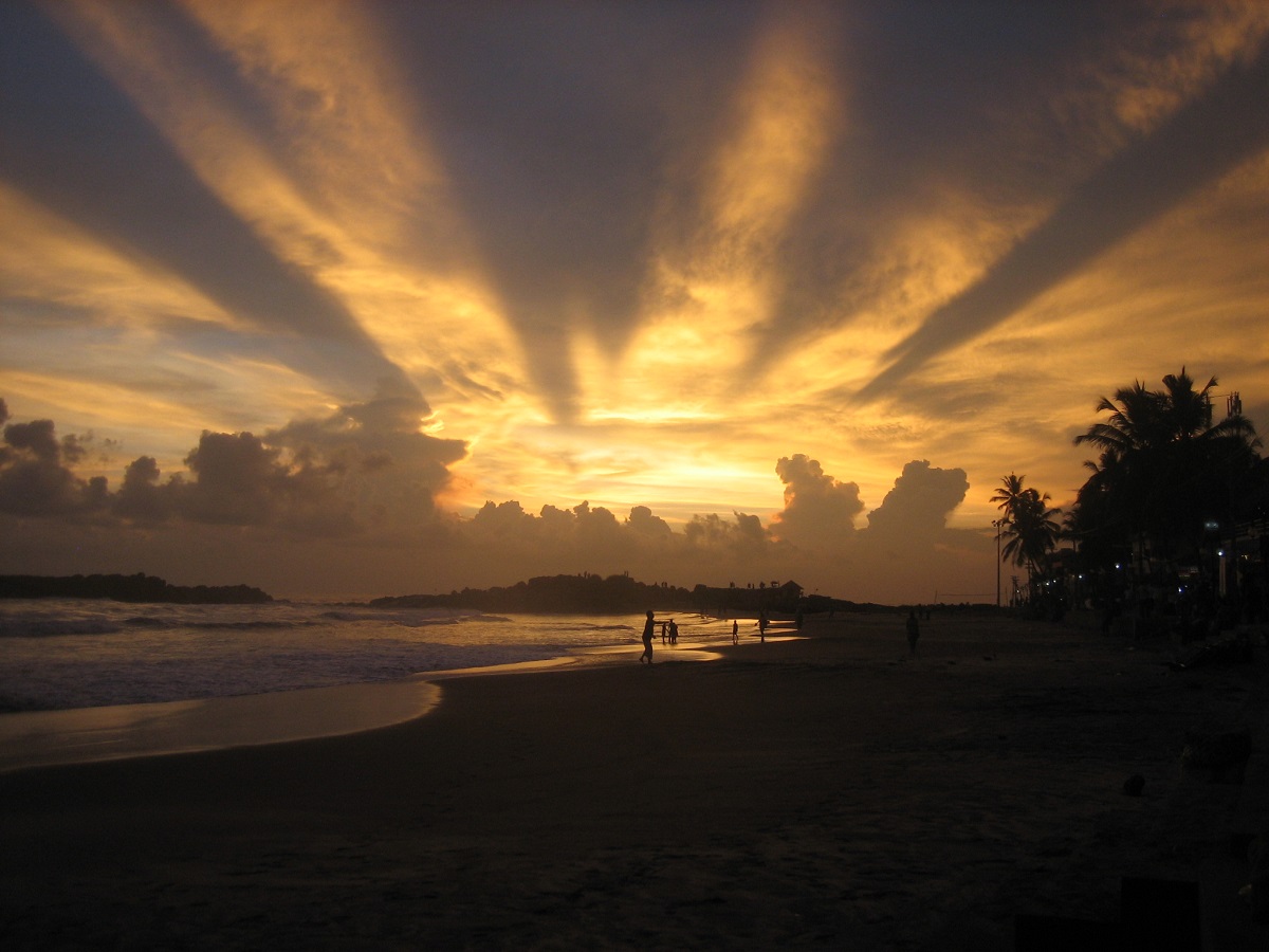 Sonnenuntergang am Strand Indiens